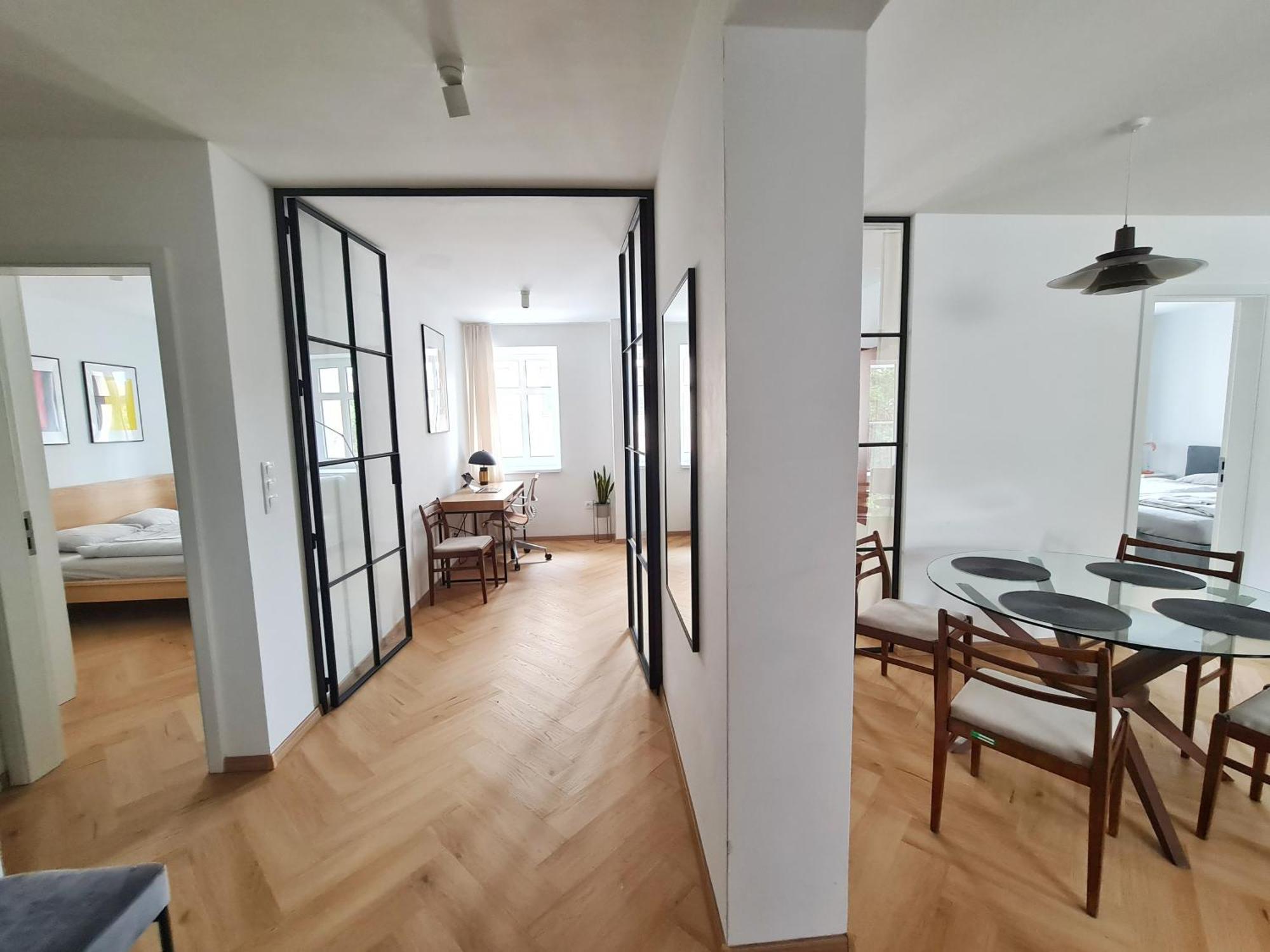 Beautiful New Apt In Old Town Near Train Station - Free Parking ブラチスラヴァ エクステリア 写真