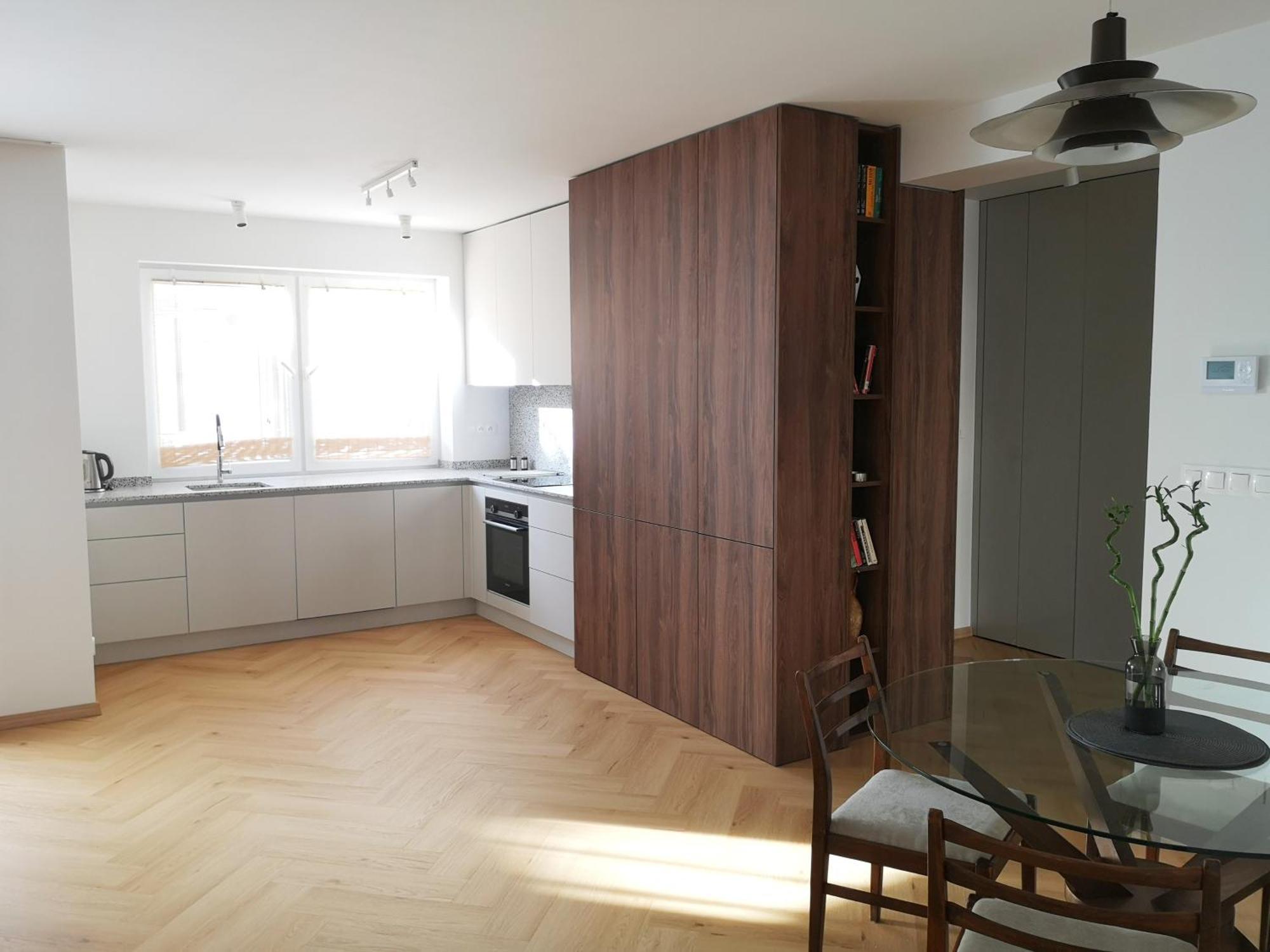 Beautiful New Apt In Old Town Near Train Station - Free Parking ブラチスラヴァ エクステリア 写真