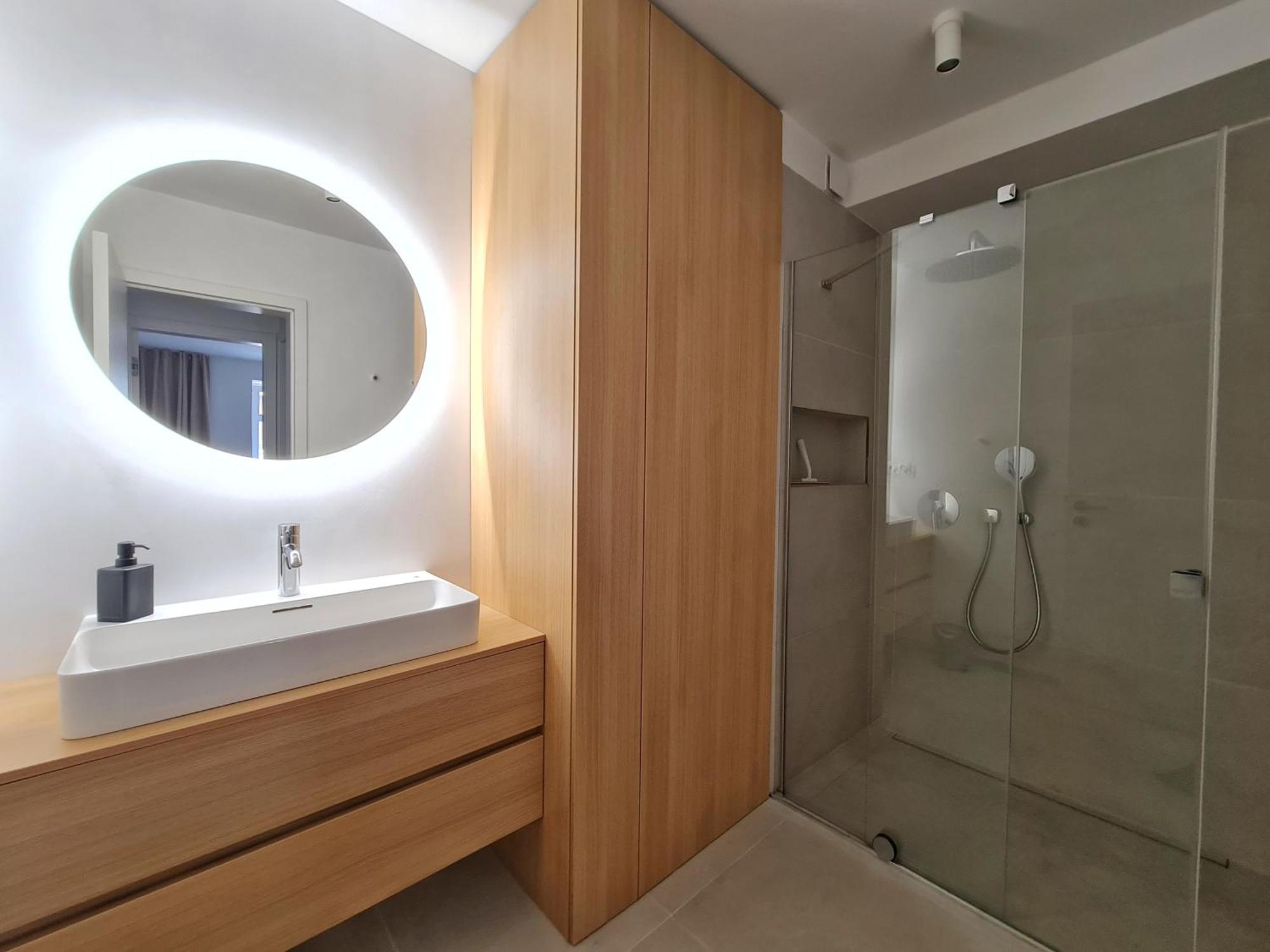 Beautiful New Apt In Old Town Near Train Station - Free Parking ブラチスラヴァ エクステリア 写真