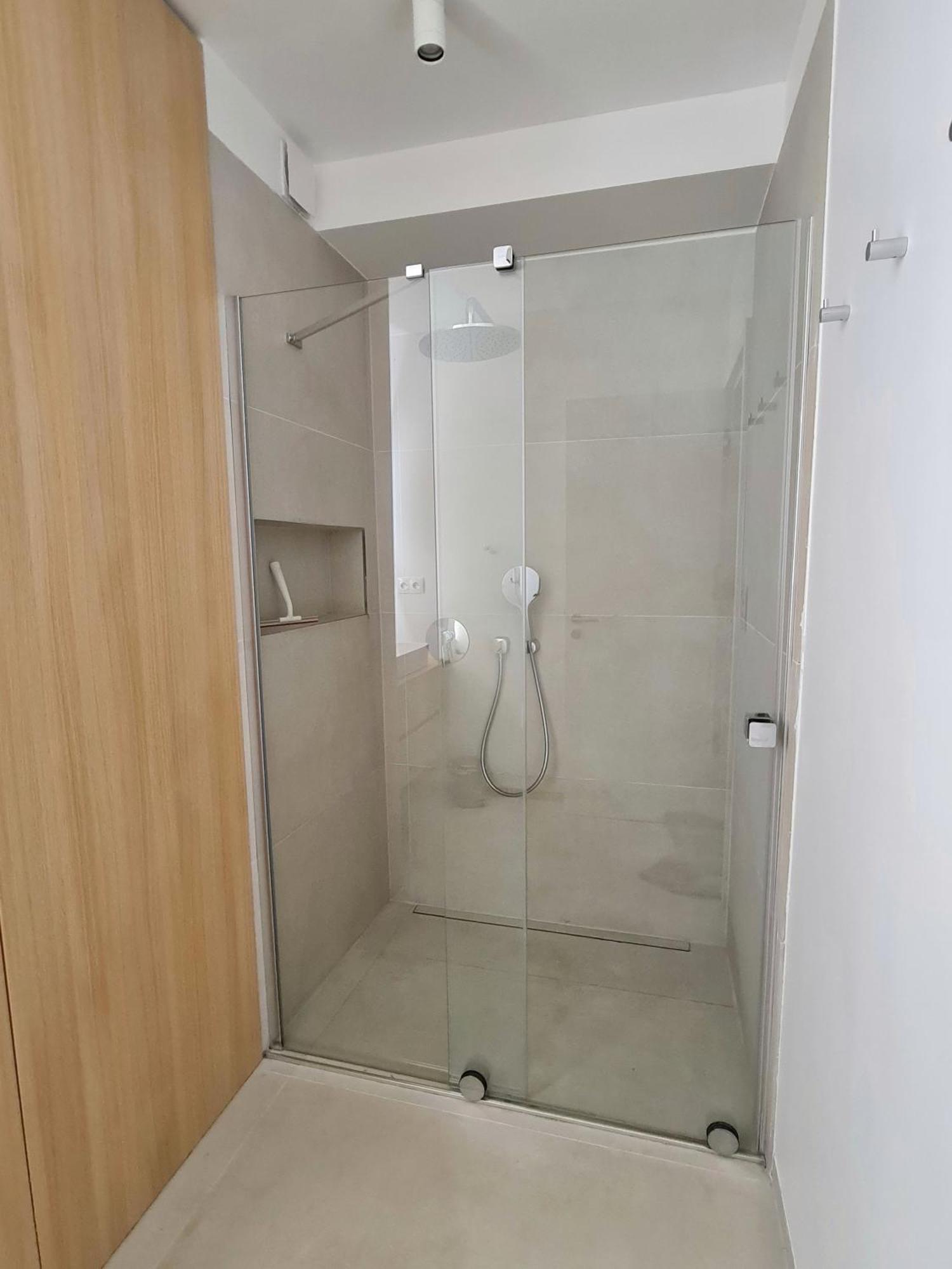 Beautiful New Apt In Old Town Near Train Station - Free Parking ブラチスラヴァ エクステリア 写真