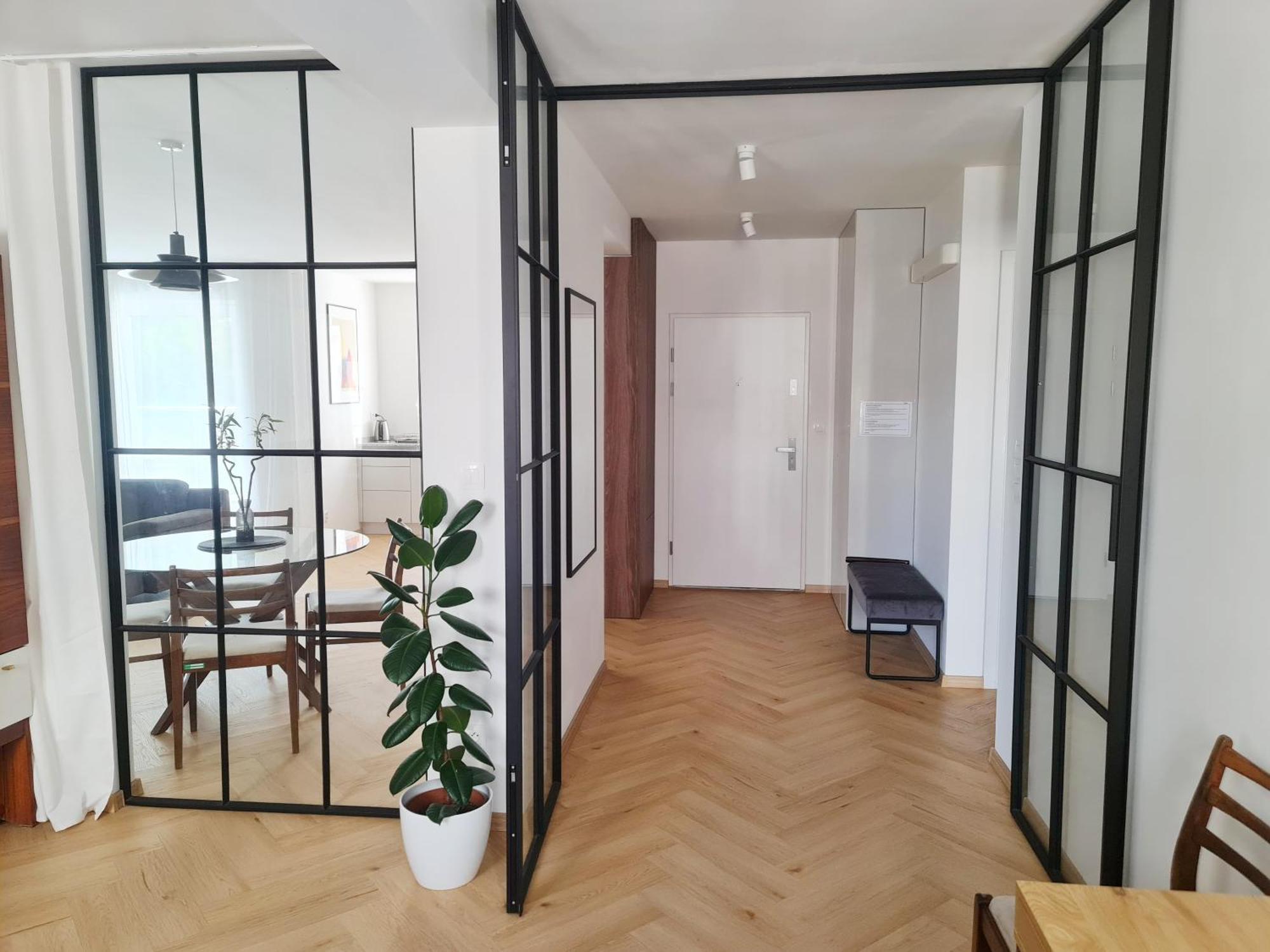 Beautiful New Apt In Old Town Near Train Station - Free Parking ブラチスラヴァ エクステリア 写真