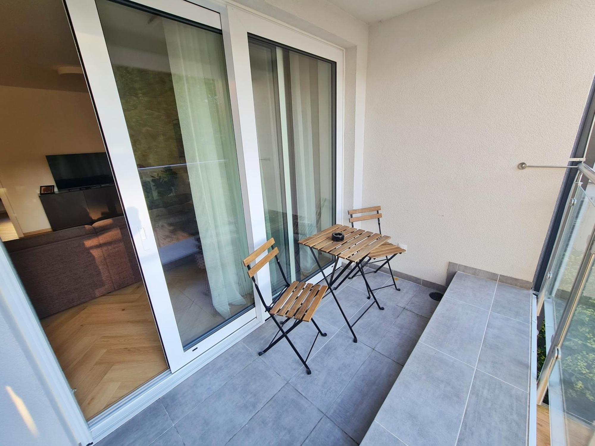 Beautiful New Apt In Old Town Near Train Station - Free Parking ブラチスラヴァ エクステリア 写真